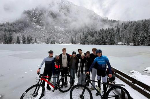 Van bergen tot ijsbaan: Het trainingskamp in Inzell door de ogen van Jens en Anouk